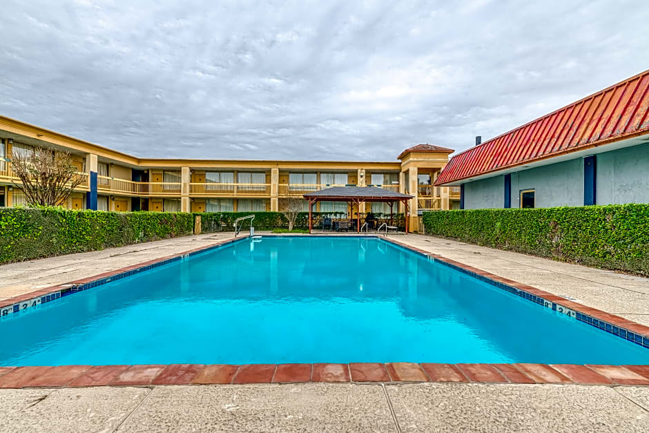 OYO Hotel Conroe I-45 South