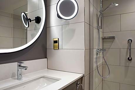 Deluxe Queen Room with Two Queen Beds