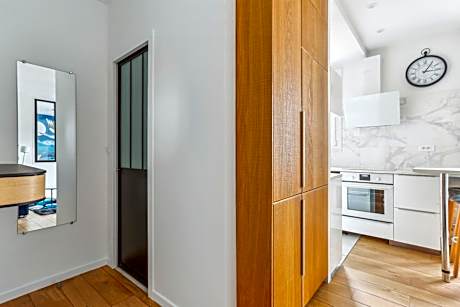 One-Bedroom Apartment with City View