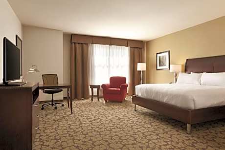 King Room with Tub - Mobility and Hearing Access