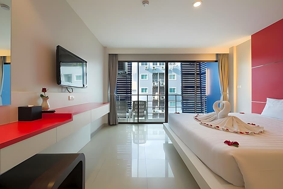 Alfresco Phuket Hotel