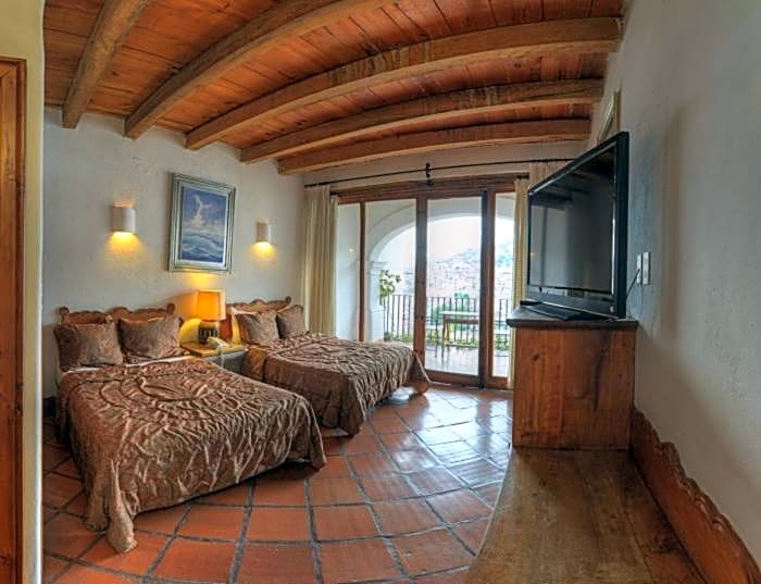 Posada de la Mision, Hotel Museo y Jardin