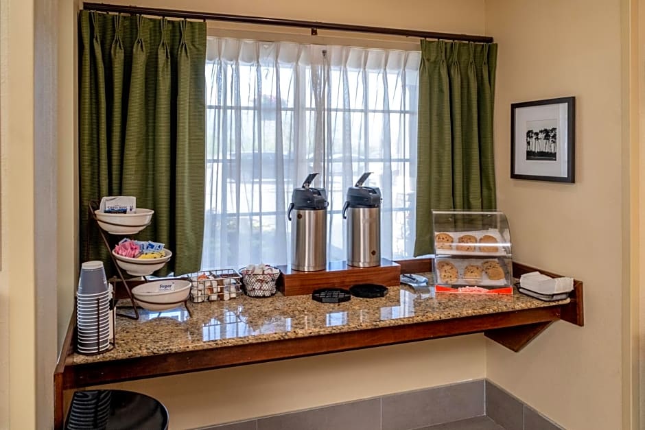 Country Inn & Suites by Radisson, Charleston South, WV