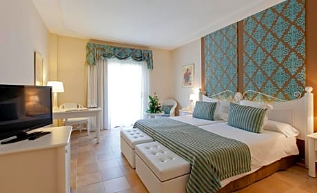 DOUBLE STANDARD 3 ADULTS WITH BALCONY