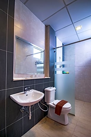 Standard Twin Room (shared bathroom) in a 3-Bedroom Apartment