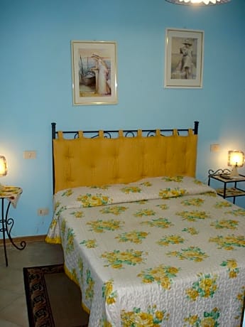 Double Room (1 Adult)