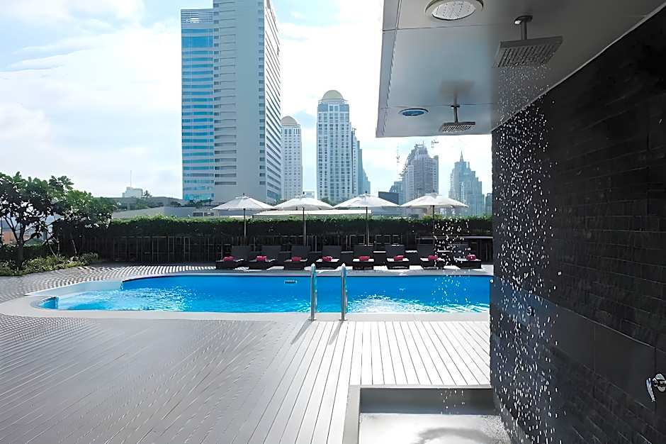 VELA Dhi GLOW Pratunam