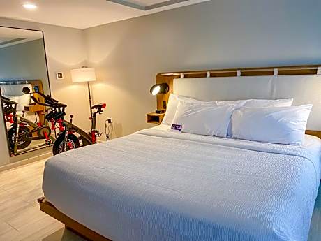 1 King Bed Fitness Room Non-Smoking