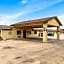 Freer Executive Inn & Studios by OYO