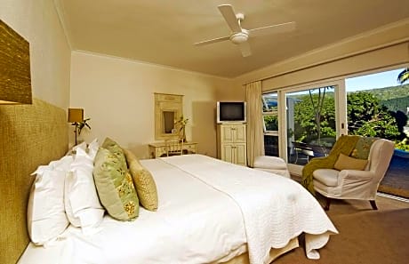 Junior Suite with Lagoon View