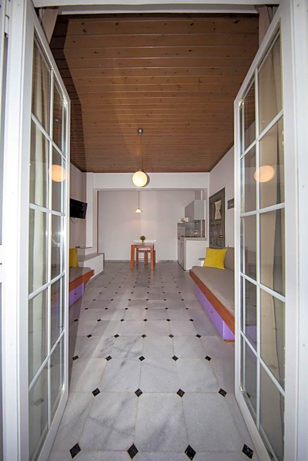 Manias Hotel Apartments