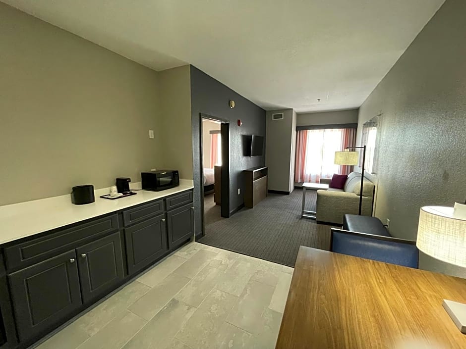 La Quinta Inn & Suites by Wyndham Augusta Near Fort Gordon