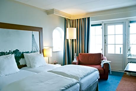 2 Single Beds, Nonsmoking, Shower