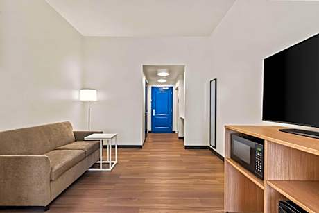 1 King Bed With Sofabed