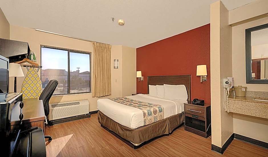 GreenTree Inn - IAH Airpot JFK Blvd
