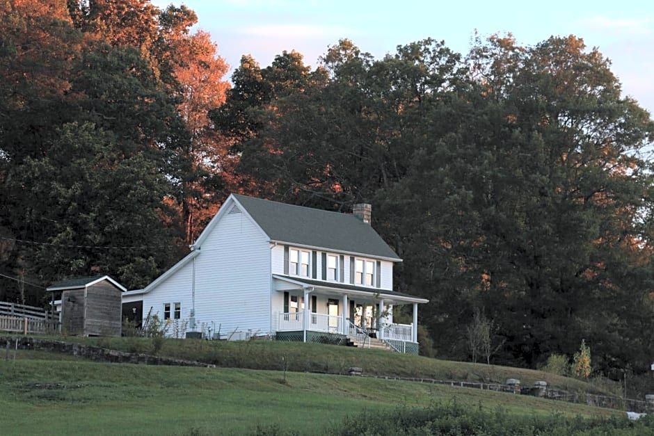 Awesome Flat Top Farmhouse