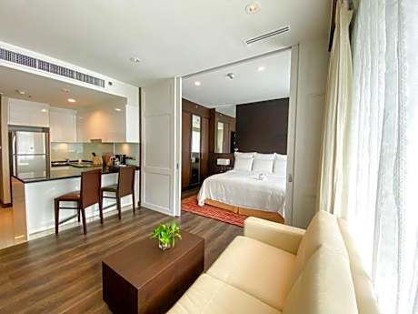 Executive King Studio with City View, with Bathtub
