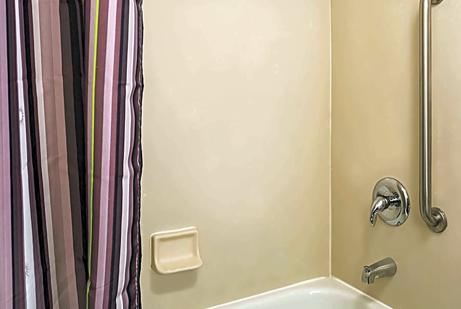 La Quinta Inn & Suites by Wyndham Las Vegas Summerlin Tech