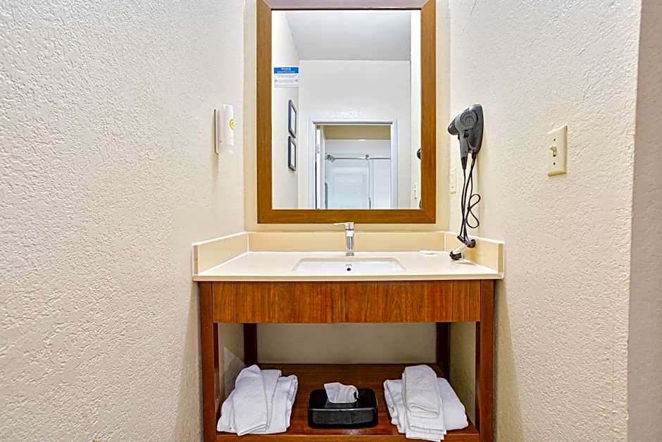 Comfort Inn & Suites Montgomery East Carmichael Rd