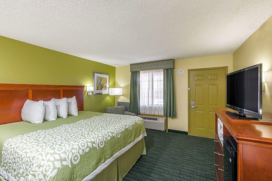 Days Inn & Suites by Wyndham Big Spring