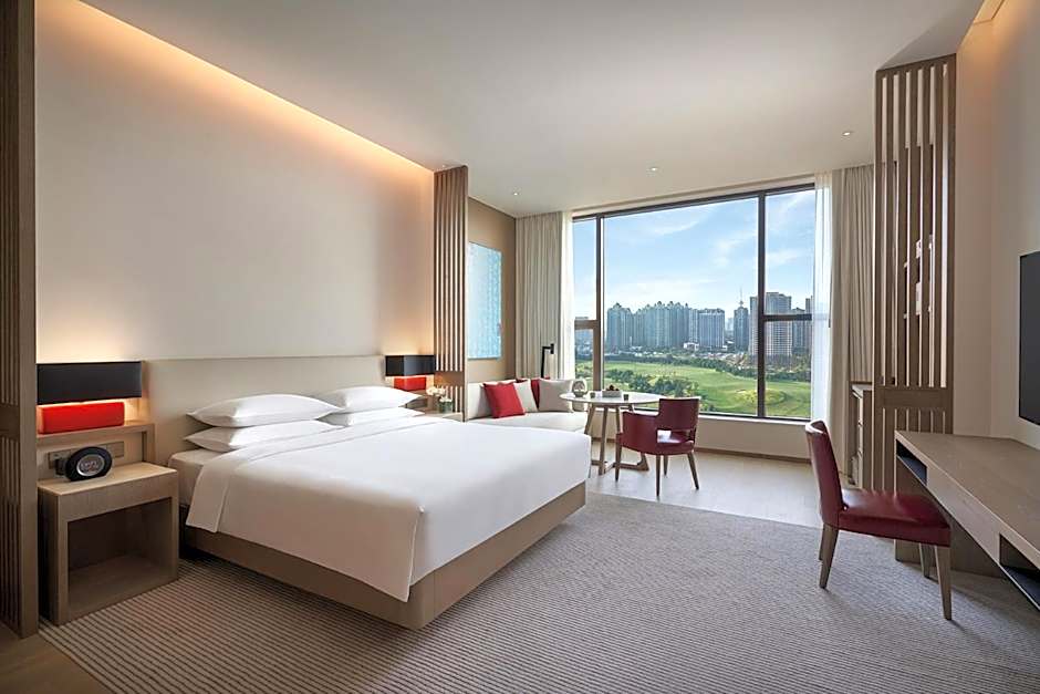 Photo 1 of 5 of 1 King Bed, City View