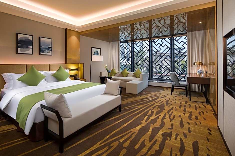 Photo 1 of 11 of Executive 1 King Bed, Smoking
