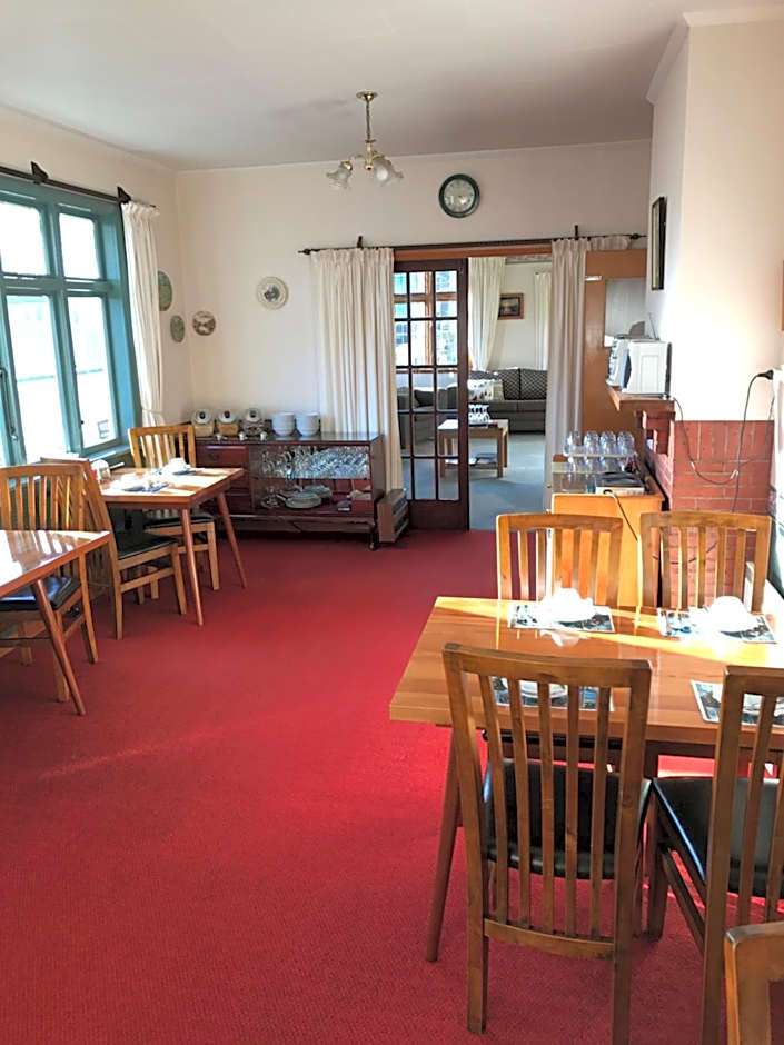 Picton House B&B and Motel