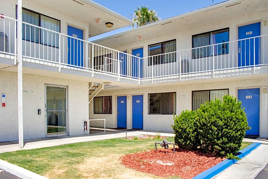 Motel 6-Bakersfield, CA - South