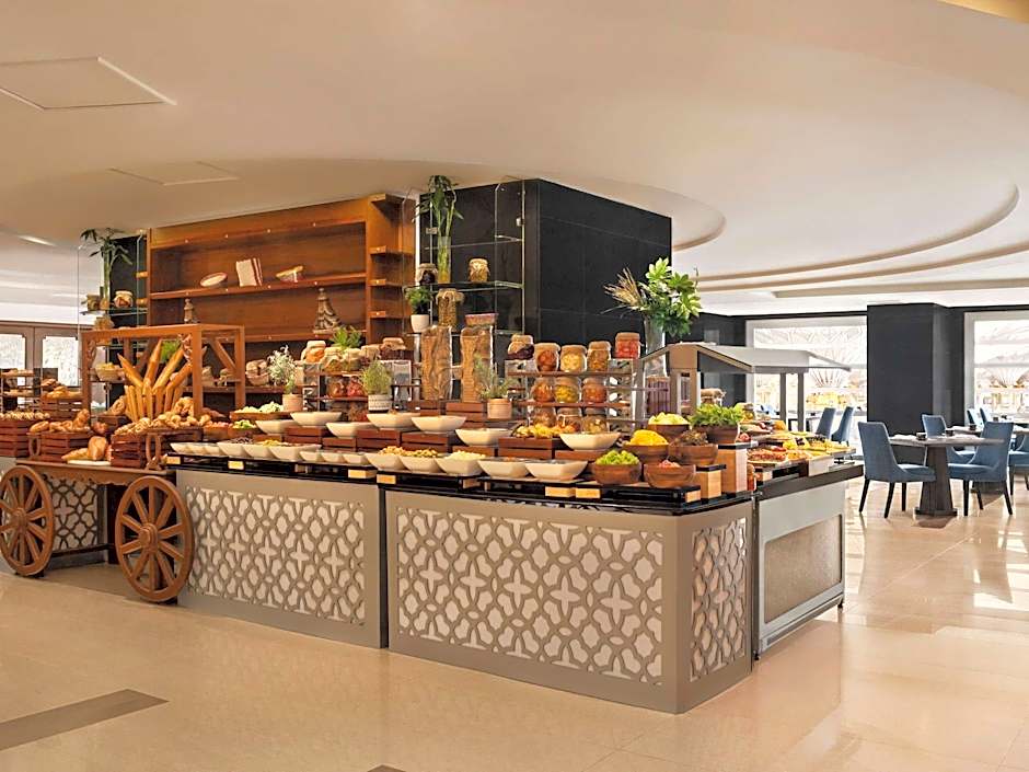 Anwar Al Madinah Movenpick Hotel