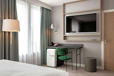 Queen Room - Mobility Access