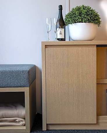 Studio Apartment Queen Bed - (Accessible) - CH