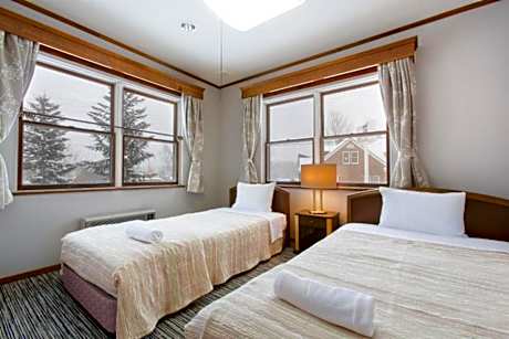 6-Bed Private Room