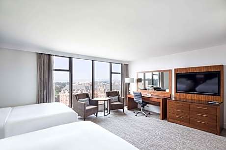 Queen Room with Two Queen Beds and Roll-In Shower