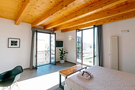 Romantic Suite with Balcony and Sea View