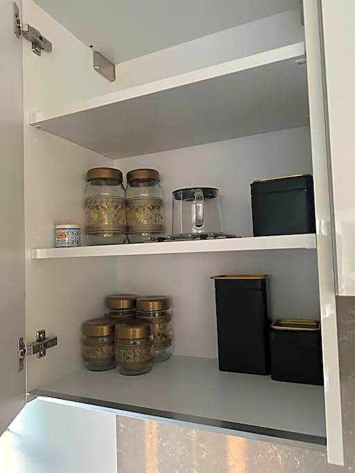 lavish apt with 180 ist view at 40F gym pool 89