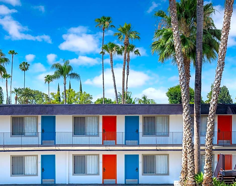 The Sojourn Los Angeles - Sherman Oaks