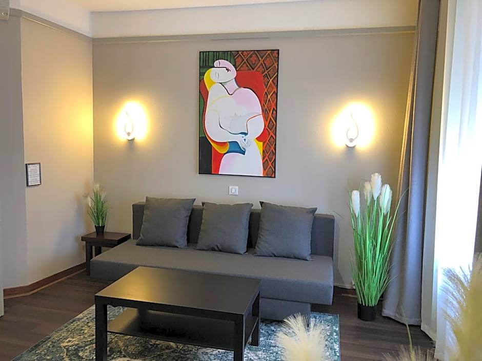 L'EMBLEME - BOUTIQUE HOTEL