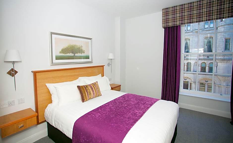 Royal Athenaeum Suites