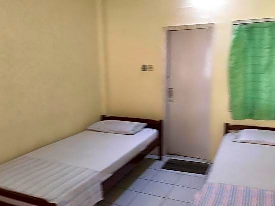 OYO 3722 Hotel Mutiara