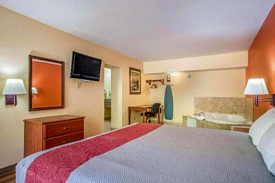Rodeway Inn & Suites – Macon, GA