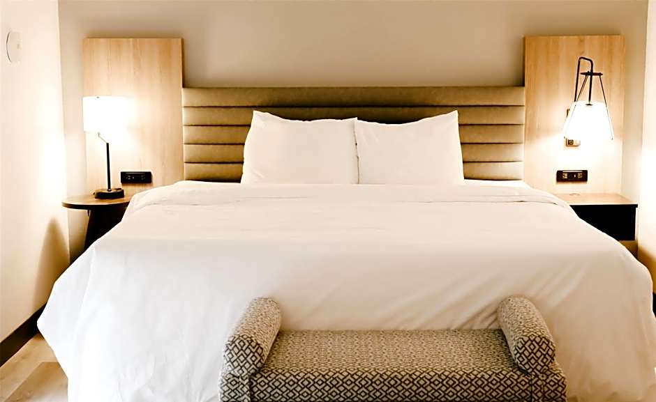 Hawthorn Suites by Wyndham Tinton Falls