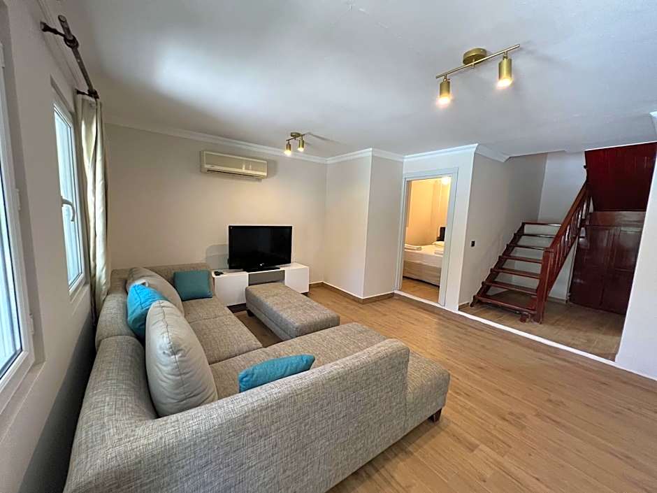 Moonshine Hotel & Suites