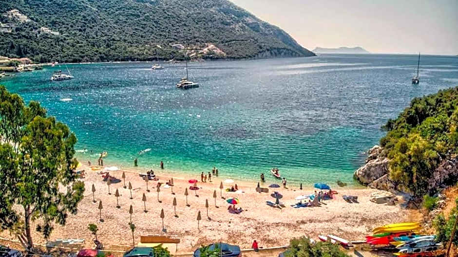 Ilianthos Apartments & Rooms