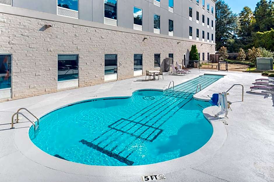 Holiday Inn Express & Suites Memphis Arpt Elvis Presley Blv By IHG