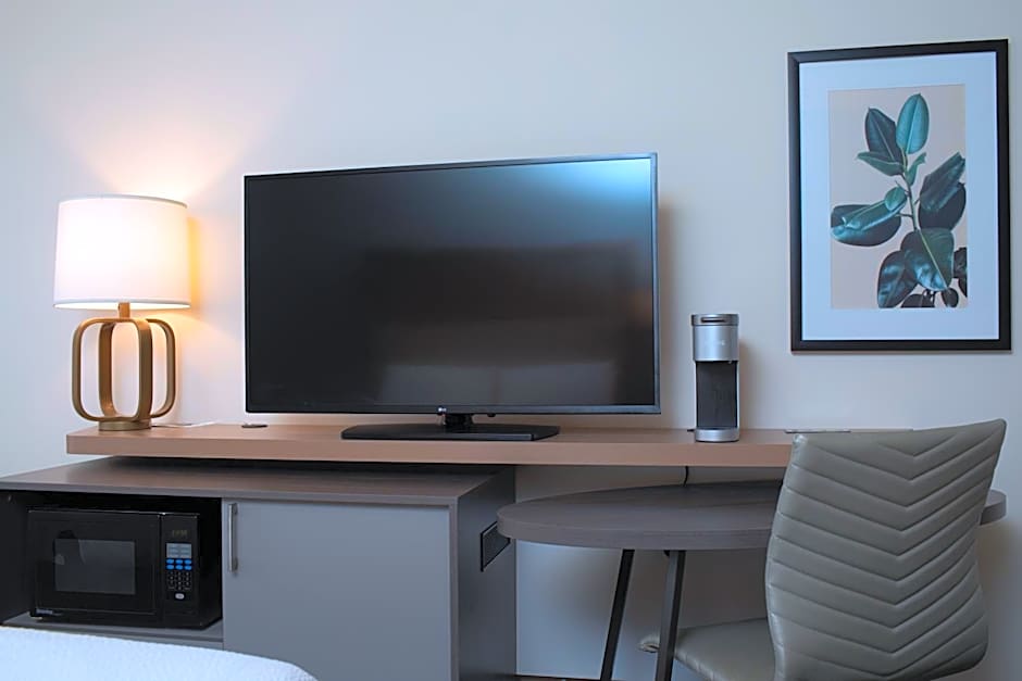 Holiday Inn Victoria - Elk Lake by IHG