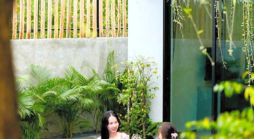 Rainforest Hotel by NSUN