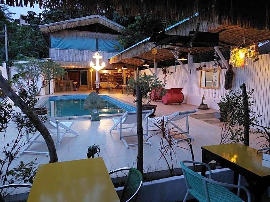 Baan Si Khao yanui