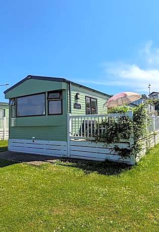 LOVELY BRIGHT MODERN CARAVAN SWANAGE on PEACEFUL AND TRANQUIL HOLIDAY PARK