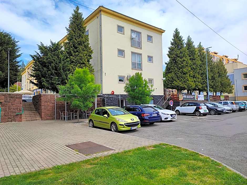 Hotel Béke Sziget Komló