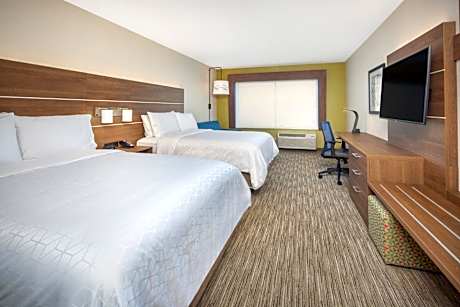 Queen Suite with Two Queen Beds